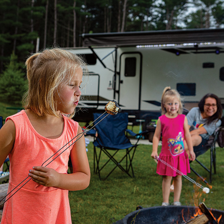 Create memories around the campfire 